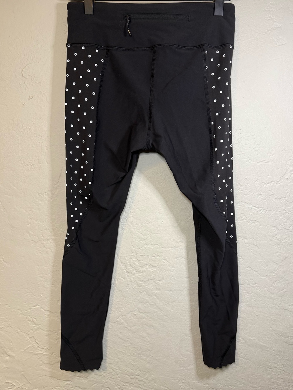 Lululemon Tight Stuff Black / reflective Dot Black
 Leggings Size 6